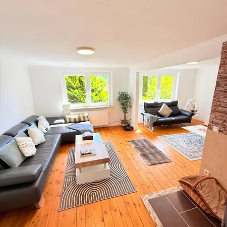 Garden Lakehouse Sauna Kamin Grill Billard Darts Modernes In Seenaehe Mit Garten Und Spielbereich Feriehus