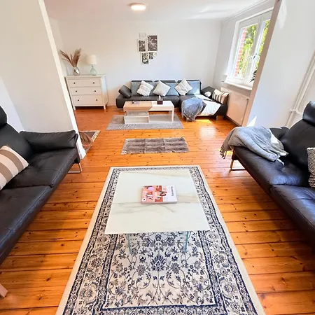 Garden Lakehouse Sauna Kamin Grill Billard Darts Modernes In Seenaehe Mit Garten Und Spielbereich *