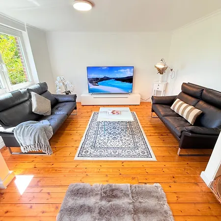 Feriehus Garden Lakehouse Sauna Kamin Grill Billard Darts Modernes In Seenaehe Mit Garten Und Spielbereich *